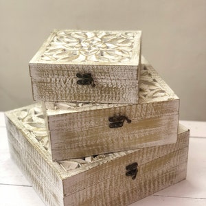Handgemachte handgeschnitzte 3er-Set Holzkiste, Blumenmotiv Weiß Goldene Distressed Dekorative Aufbewahrungsbox, Nistkästen, Geschenkbox, Erinnerungsbox