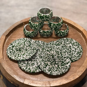 Set di anelli per tovaglioli e sottobicchieri con perline fatti a mano, accessori da tavolo da pranzo eleganti, regalo decorativo per inaugurazione della casa, decorazioni da tavolo, rotondi, verde bianco