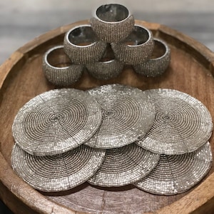 Set di anelli per tovaglioli e sottobicchieri con perline color argento fatti a mano, accessori per la tavola da pranzo, regalo decorativo per inaugurazione della casa, decorazioni per la tavola, rotondi