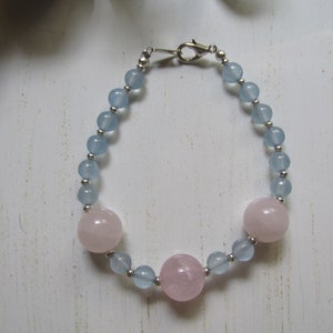 Pulseira de quartzo rosa e azul em camadas, empilhável, presente para ela, boho, presente de aniversário, semi precioso, robusto