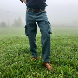 VENTURER - Stylish men&#39;s cargo-style trousers with MOVE waistband and energetic gusset, alternative outdoor fashion made of wool at its best