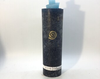 Hand-rolled candle with gold spiral 0228