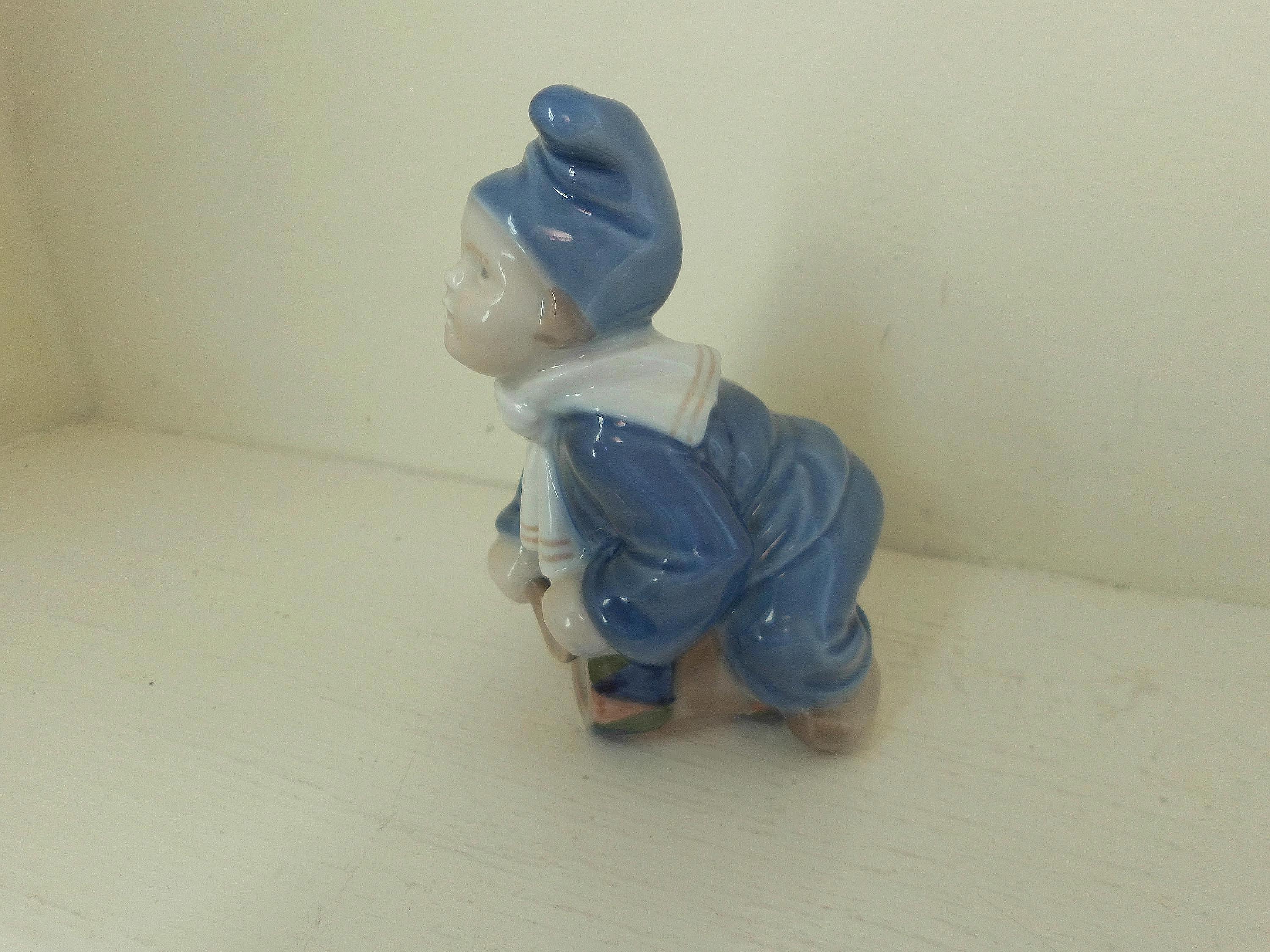 Royal Copenhagen Figurine No.707 - Two Children and a Dog