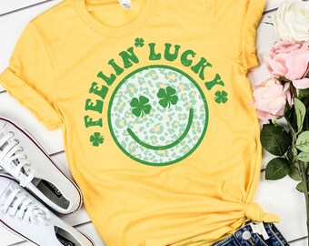 Retro Grinsen Gesicht Glückliches Gesicht St Patrick Tageshemd, glücklich fühlen, St Patrick Tageshemd, St Paddys Tageshemd, Familien-passendes Hemd