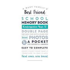 Op de afbeelding: Een turquoise en grijs grafisch ontwerp voor een schoolherinneringsboek. De tekst luidt "A Busy Family's Best Friend School Memory Book Kindergarten-Year 12 Double Page for each year with a place for School Photos & A Pocket for Reports & Awards Easy to Complete Keeps everything neatly together in one place Hard cover, wire bound."
