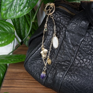 Gold und Edelstein Taschenanhänger mit Edelstein, Rock und Jungfrau Maria Anhängern, Vintage Anhänger, Y2K Ästhetik, katholischer Kern, Upcycled