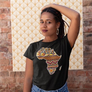 Africa Map shirt, African Pattern, Fist, Black Pride, Black History, Kwanzaa gift, Unisex-T-Shirt