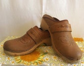 Distressed Vintage Leather Clogs. Boho clogs. Real Wood Heel and Platform. 70s vibe clogs. Groovy Clogs Leather Mules