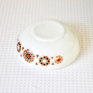 Pyrex white retro vintage bowl or sauce boat 1970s