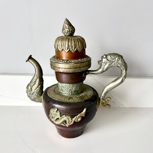 Vintage orientalische chinesische Teekanne aus Kupfer mit aufwendiger Ätzung und chinesischem Drachen