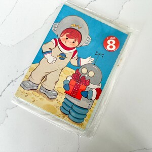 Cartão kitsch vintage de 8º aniversário de Andrew Valentine com ilustração de astronauta dos anos 1980