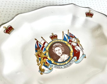 1977 年のヴィンテージ エリザベス 2 世女王シルバー ジュビリー