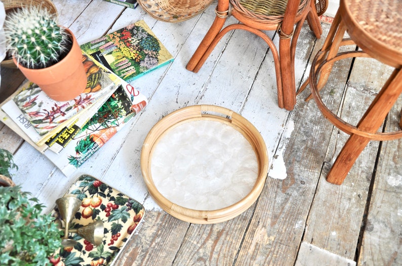 Vintage Round Bamboo Serving Tray With Cadiz Shell Base Drinks Tray Decorative Tray Boho Decor Coffee Table Tray Ottoman Tray Gorgeous
