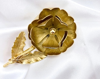 Vintage Gold Tone Flower Pin
