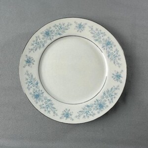 Vintage Taihei White with Blue Floral Salad Plate 7 1/2&quot; Diameter