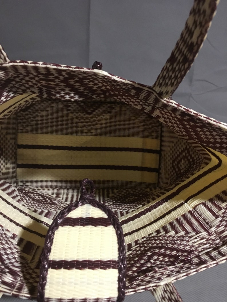 Vintage Plastic Woven Beach Shopping Bag Tote in Brown and Tan 12 x 17 12 Retro