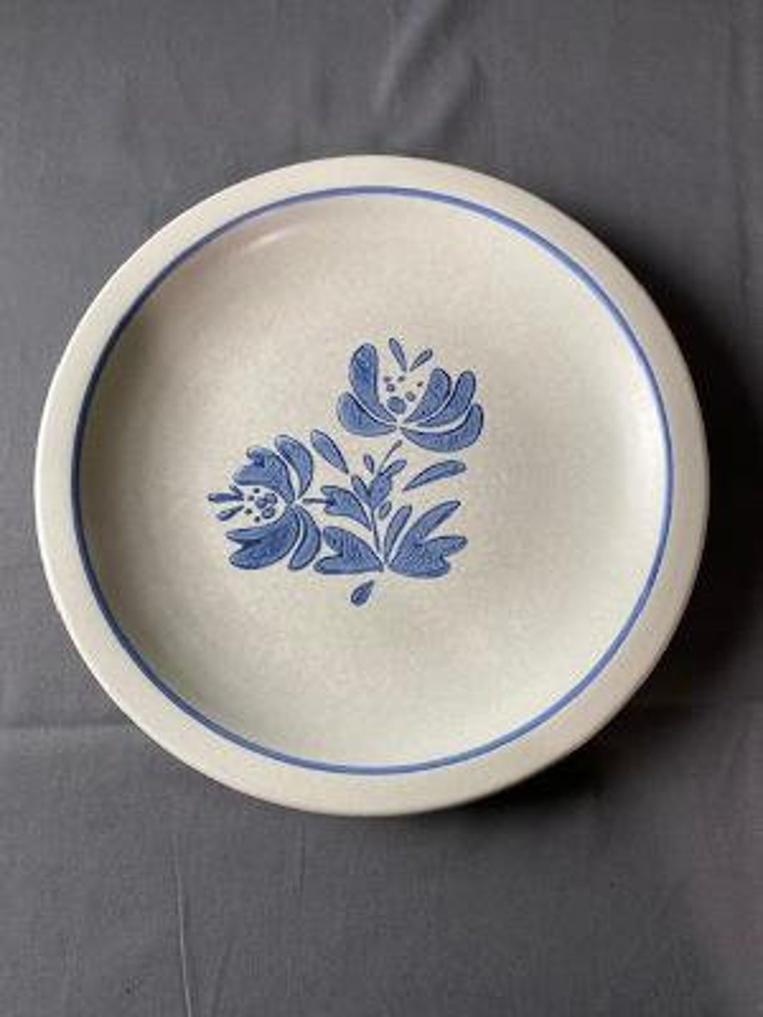 Vintage Pfaltzgraff Yorktowne Dinner Plate Stoneware Made in the USA 10