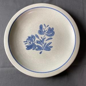 Assiette plate vintage Pfaltzgraff Yorktowne en grès fabriquée aux États-Unis 10 1/4&quot; de diamètre