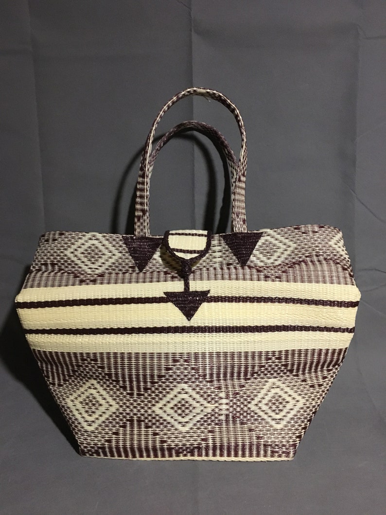 Vintage Plastic Woven Beach Shopping Bag Tote in Brown and Tan 12 x 17 12 Retro