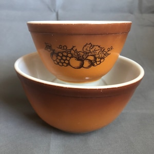 Vintage Pyrex Old Orchard Brown Round Mixing Bowls 1 1/2 Quart #402 1 1/2&quot; Pint #401