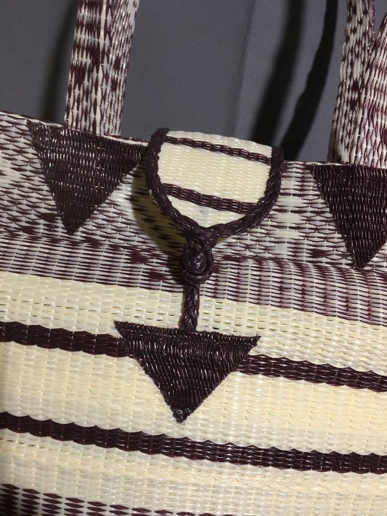 Vintage Plastic Woven Beach Shopping Bag Tote in Brown and Tan 12 x 17 12 Retro