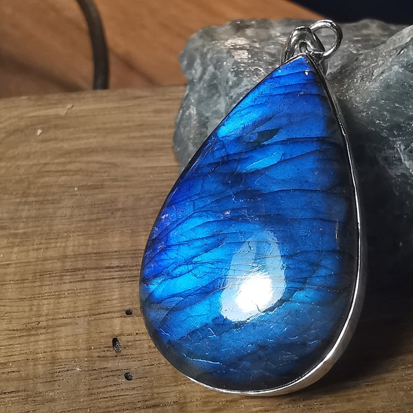 Pendentif en labradorite bleue et argent