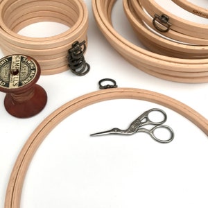 Size 5 Nurge Embroidery hoop. Premium Beech, Hanging Embroidery Hoop - 22 cm,