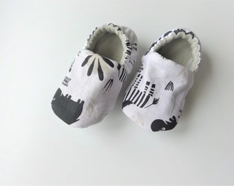 Chaussons bébé souples - Chaussons bébé ou jeune enfant en polaire et tissu - Chaussons anti dérapant - Chaussons hiver / été - Animaux