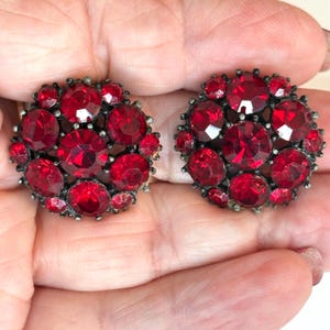 Vtg Ruby Red Earrings Rhinestone Prong Round Clip On Pave Faceted Floral Japanned