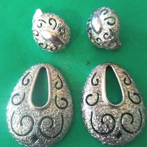 Sarah Cov Vintage Earrings Signed Silver Tone Door Knocker Clip On Jewelry 2 pc