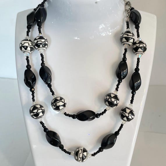 Vtg Glass Black White Glass Bead Faceted Scroll Graphic Geometric Station Round