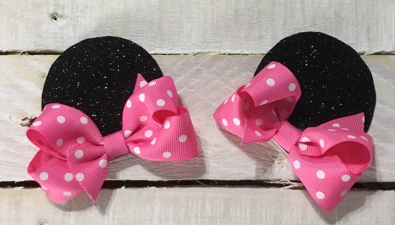 Minnie Mouse Hair Clip.Minnie Birthday Hair Bows, Pigtail pom pom ears.Fish extender.Minnie Mouse.Disney Cruise Gift.Arco de pelo.,deluxe Hot Pink/White Dot