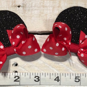 Minnie Mouse Hair Clip.Minnie Birthday Hair Bows, Pigtail pom pom ears.Fish extender.Minnie Mouse.Disney Cruise Gift.Arco de pelo.,deluxe Red/White Dot