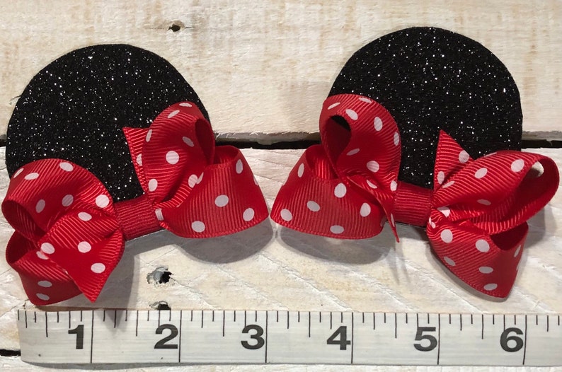 Minnie Mouse Hair Clip.Minnie Birthday Hair Bows, Pigtail pom pom ears.Fish extender.Minnie Mouse.Disney Cruise Gift.Arco de pelo.,deluxe Red/White Dot