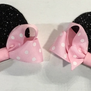 Minnie Mouse Hair Clip.Minnie Birthday Hair Bows, Pigtail pom pom ears.Fish extender.Minnie Mouse.Disney Cruise Gift.Arco de pelo.,deluxe Light Pink/White Dot