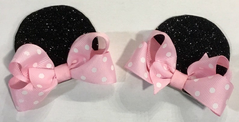 Minnie Mouse Hair Clip.Minnie Birthday Hair Bows, Pigtail pom pom ears.Fish extender.Minnie Mouse.Disney Cruise Gift.Arco de pelo.,deluxe Light Pink/White Dot