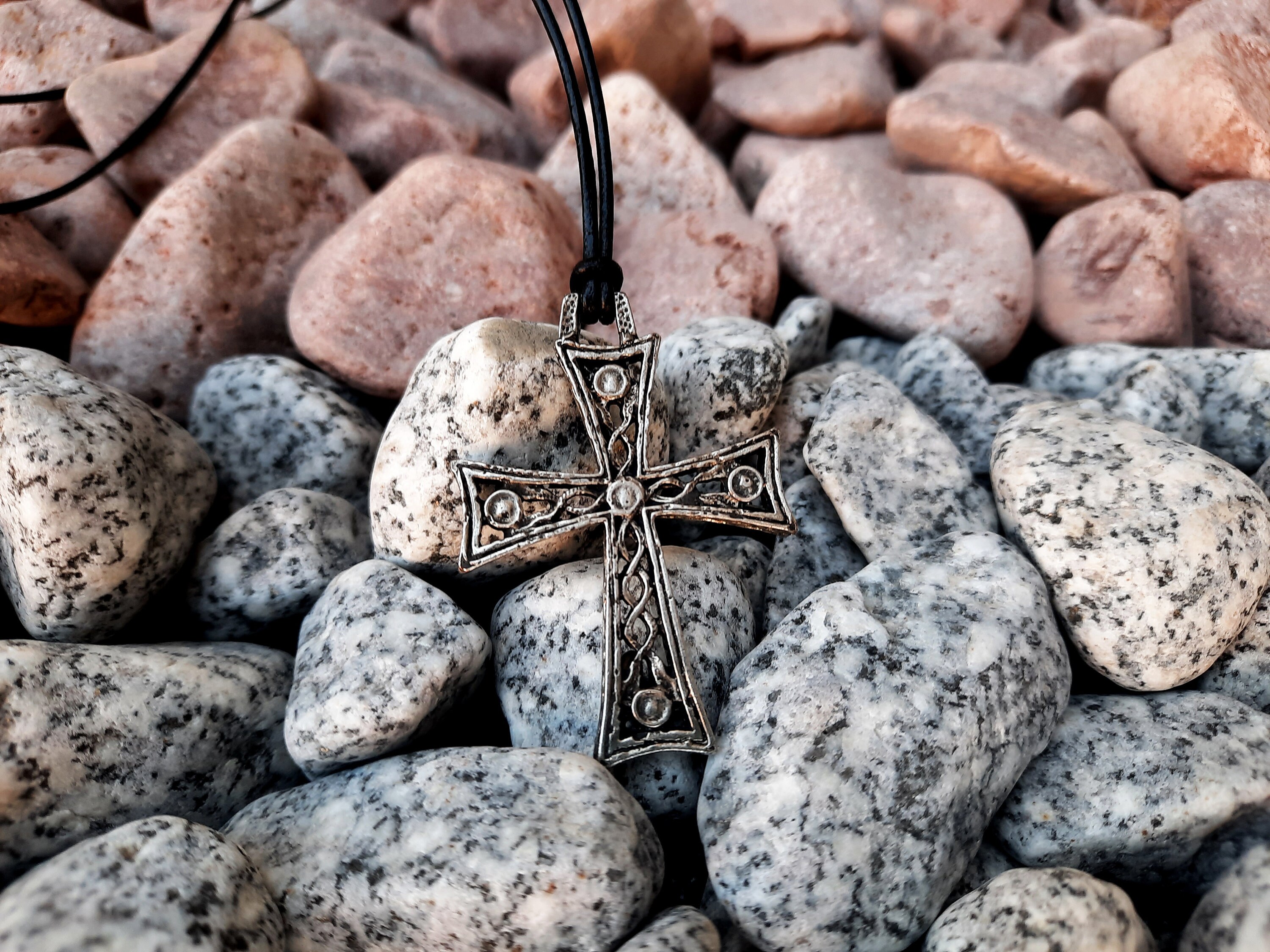 Collier Croix Catholique En Cuir Vintage - Occasion, Style Rétro
