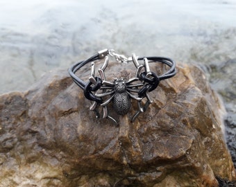 Tarantula Spider leather bracelet,Spider charm jewelry,Insect pendant bracelet,bohemian spiritual spider,halloween jewelry,animal spirit