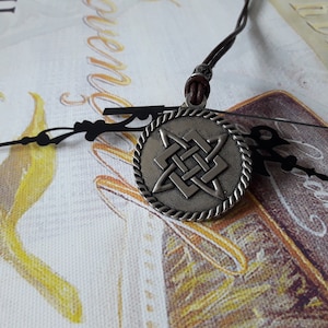 Svarog Square Sternhalskette, slawischer Gott des Feuers, slawische Mythologie, Svarga-Symbol, Lada Sterngöttin-Symbol, heidnischer Schmuck, Amulett, kraftvolles Geschenk