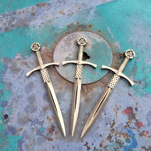 Signo de Triskele en el abrecartas del abre, abridor de sobres del símbolo celta, espada del abrecartas Celtic Trinity Knot, triple espiral, Triskelion "tres patas"