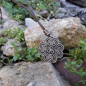 Celtic Triskelion four leaf clover sign necklace,triskete triple spiral pendant,Archimedean spirals,Trinity Celtic Knot,Celtic Knot Shamrock
