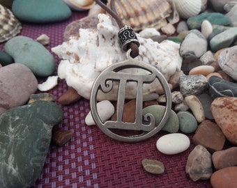 Läderhalsband för Tvillingarna stjärntecken med pärla, horoskophänge med tvillingarnas tecken, horoskopsmycken, astrologi med tvillingarna, presenthalsband
