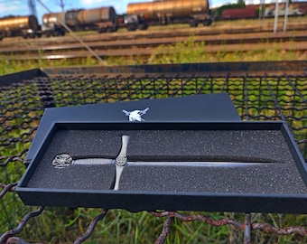 Abrecartas medieval con escudo de armas serbio, abrecartas con águila bicéfala serbia, abrecartas con cruz serbia, Serbia 4C, regalo de Serbia