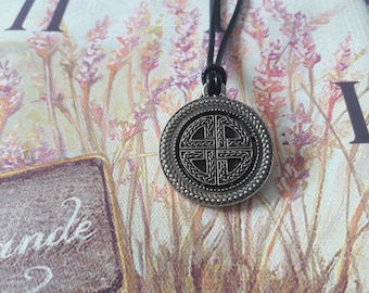 Schildknoop Four Corners, leren ketting met vierhoekige knoop, traditionele Noorse sieraden, Viking-schildknoophanger, Keltische knoop, beschermingsamulet