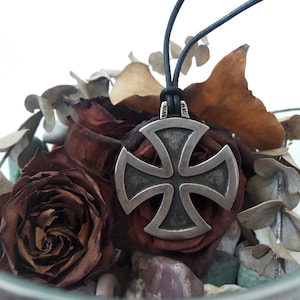 Templar Cross leather necklace,Templar knights sign symbol keychain, Roman Catholic Church symbol,Soldiers of Christ necklace,,Cross Pattée