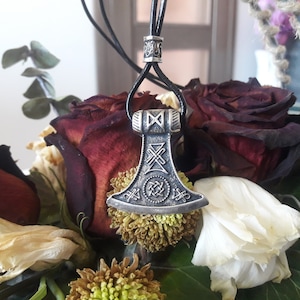 Collar de cuero de hacha mammen vikingo, colgante de amuleto de hacha, talismán nórdico, hacha de batalla vikinga tradicional, letra rúnica Dagaz, hacha de Perun