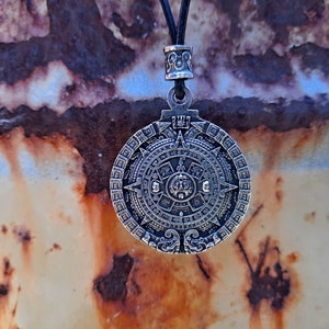 Azteekse Maya Kalender ketting, dierenriem sieraden, Geluk amulet, Azteekse Maya Zon Kalender, Azteekse Zonnegod Tonatiuh sieraden, Zonnesteen Tonatiuh god