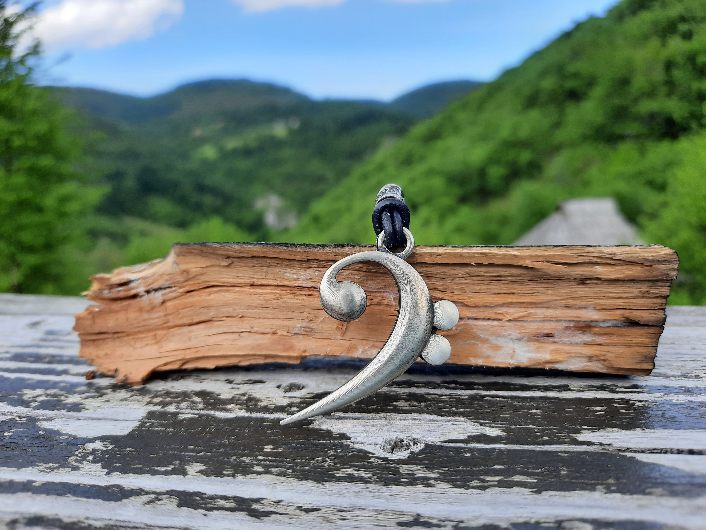 ネックレス・チョーカー BASSCLEF chain necklace black oil painting Bass Clef With Antique Finish Necklace,rustic Music Necklace