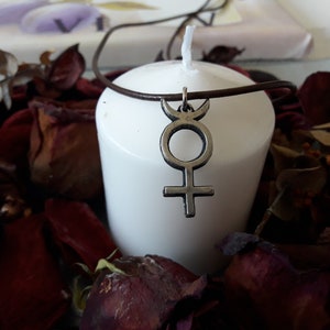 Skórzany naszyjnik z symbolem planetarnym Merkurego, znak zodiaku, astrologia, Merkury/kaduceusz, biżuteria Hermesa, władca Bliźniąt i Panny.