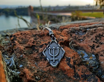 Collar de cuero con el glifo del tridente de Neptuno, collar con símbolo astrológico, amuleto de signo astrológico, joyería del zodíaco, glifo planetario de Neptuno, hecho a mano